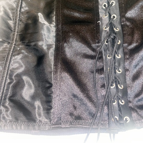 VTG Indie Sleaze Fredrick’s of Hollywood Black Lace Corset Bustier Satin 38C - Picture 3 of 9